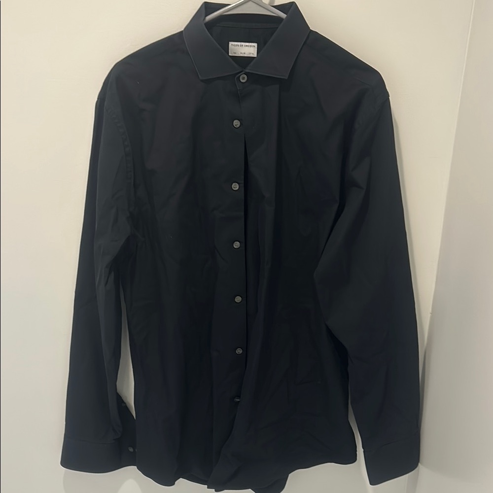 Men's Black Button-Up Shirt